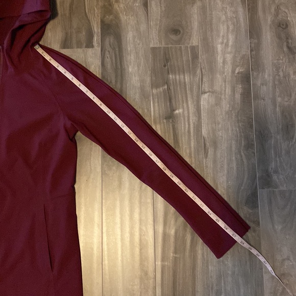 Women’s Lululemon RepelShell Rain Jacket - Picture 6 of 9